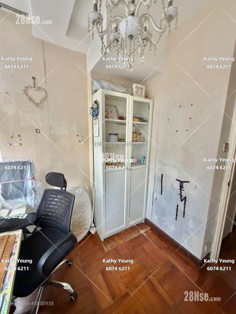 Mainway Court Sell 2 Bedrooms , 1 Bathroom 355 ft²