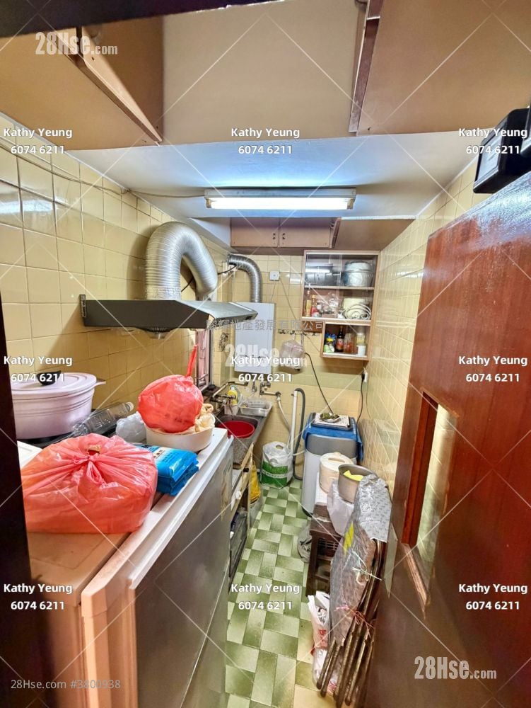 Mainway Court Sell 2 Bedrooms , 1 Bathroom 355 ft²