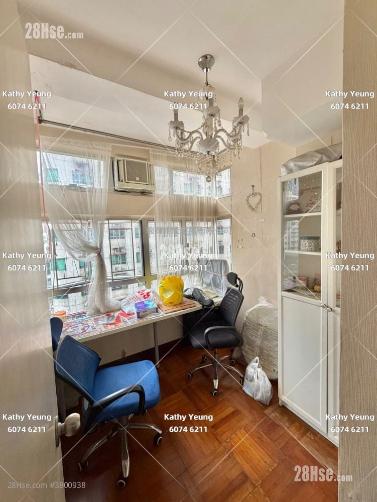 Mainway Court Sell 2 Bedrooms , 1 Bathroom 355 ft²