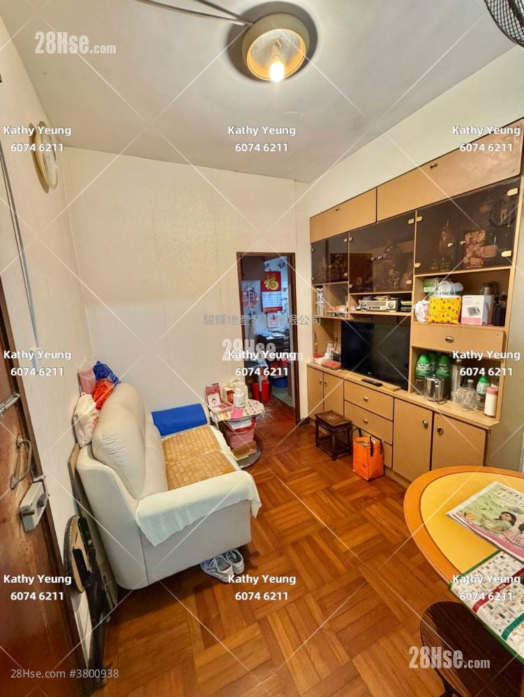 Mainway Court Sell 2 Bedrooms , 1 Bathroom 355 ft²