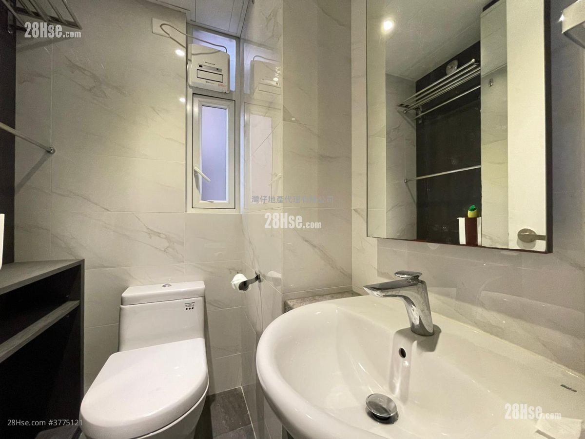 Royal Court Sell 2 Bedrooms , 2 Bathrooms 636 ft²