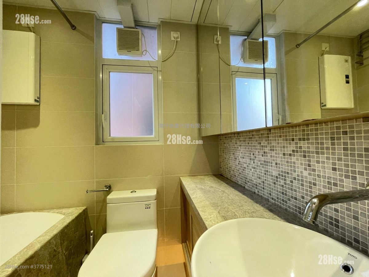 Royal Court Sell 2 Bedrooms , 2 Bathrooms 636 ft²