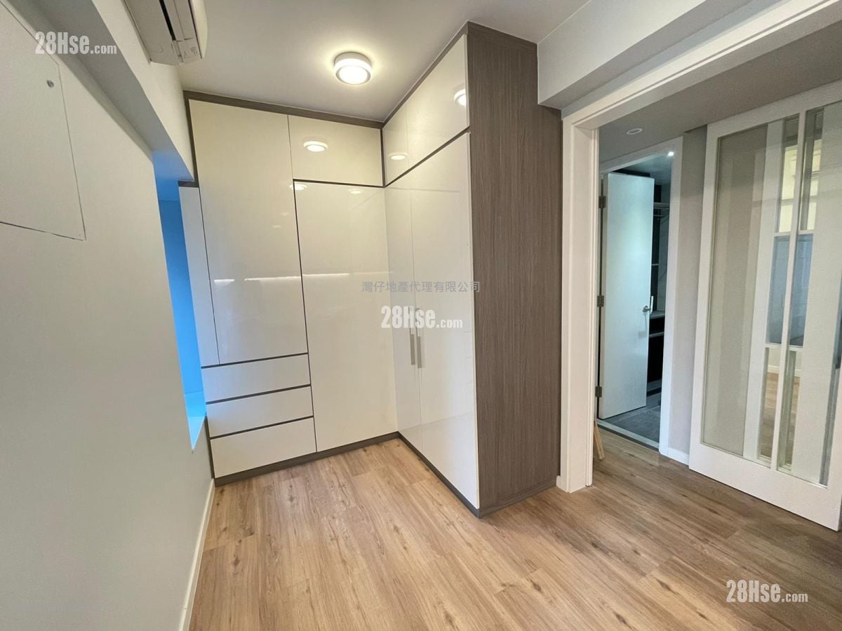 Royal Court Sell 2 Bedrooms , 2 Bathrooms 636 ft²