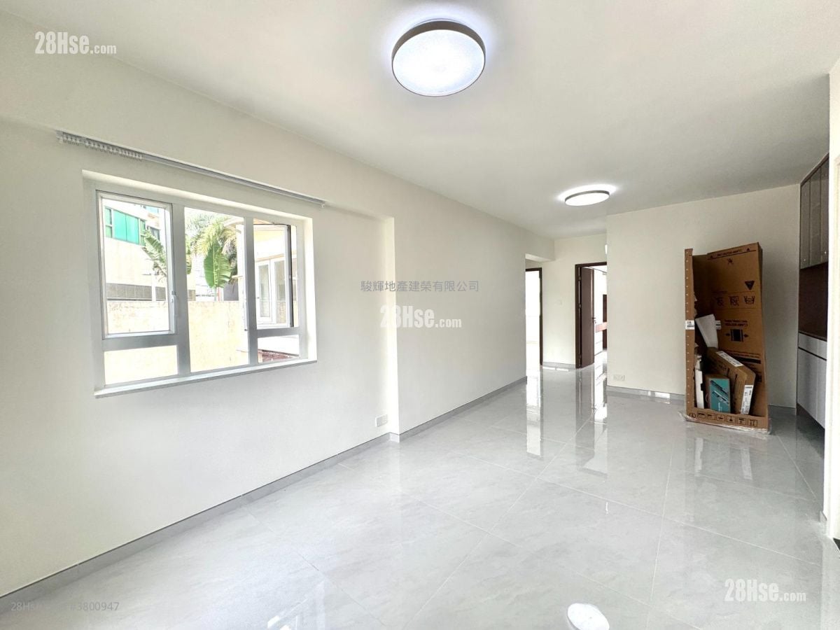 South Court Rental 3 Bedrooms , 2 Bathrooms 932 ft²