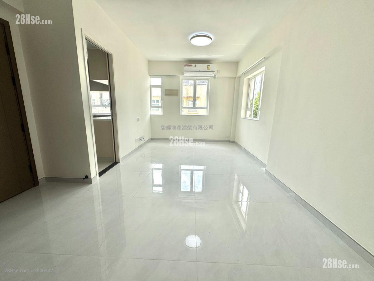 South Court Rental 3 Bedrooms , 2 Bathrooms 932 ft²