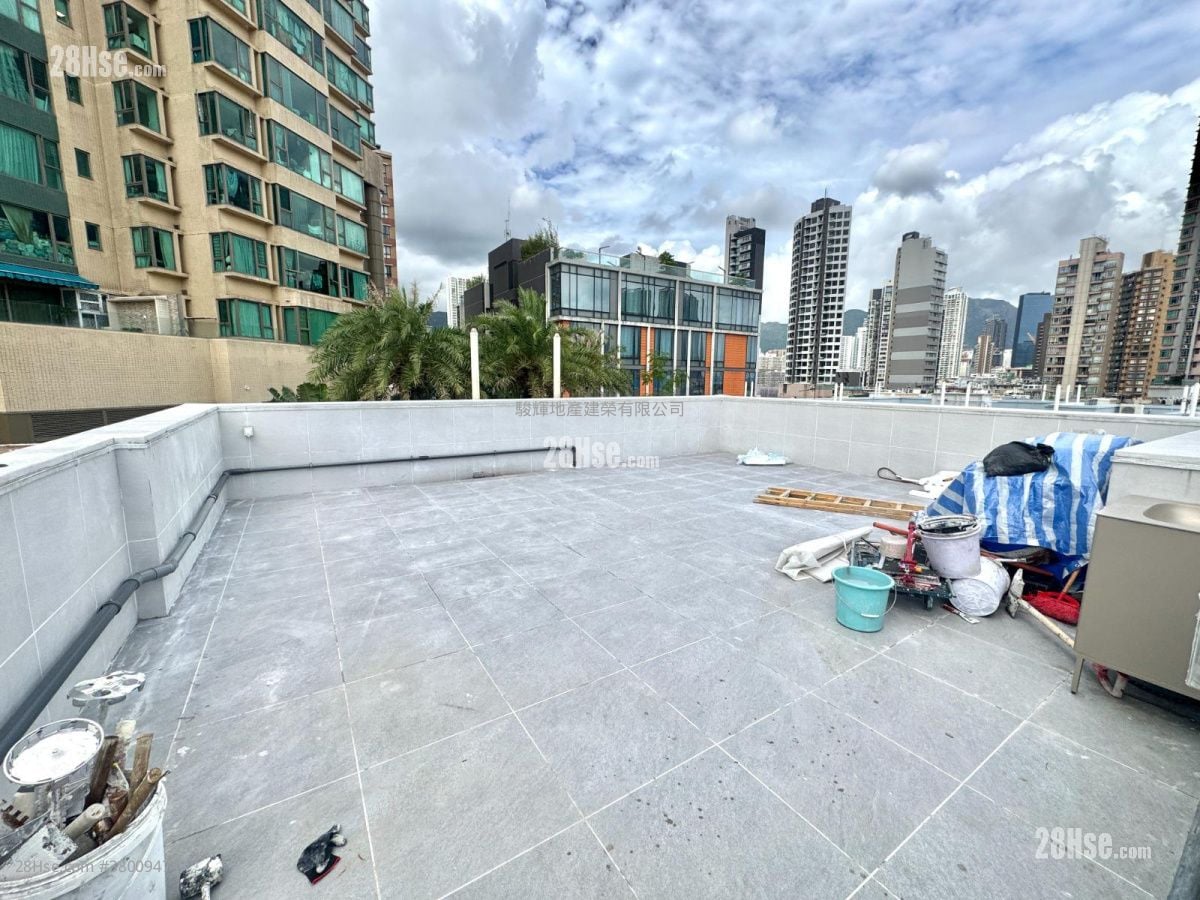 South Court Rental 3 Bedrooms , 2 Bathrooms 932 ft²