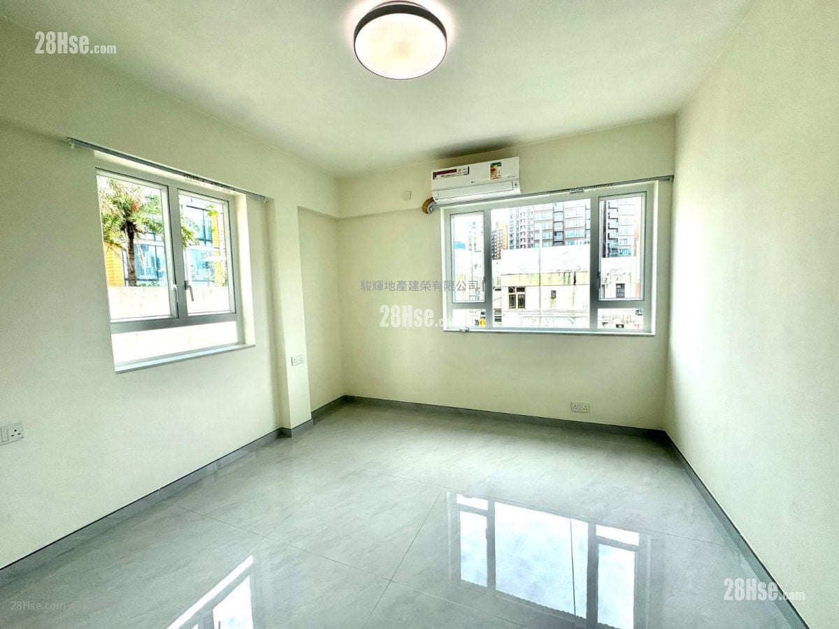 South Court Rental 3 Bedrooms , 2 Bathrooms 932 ft²