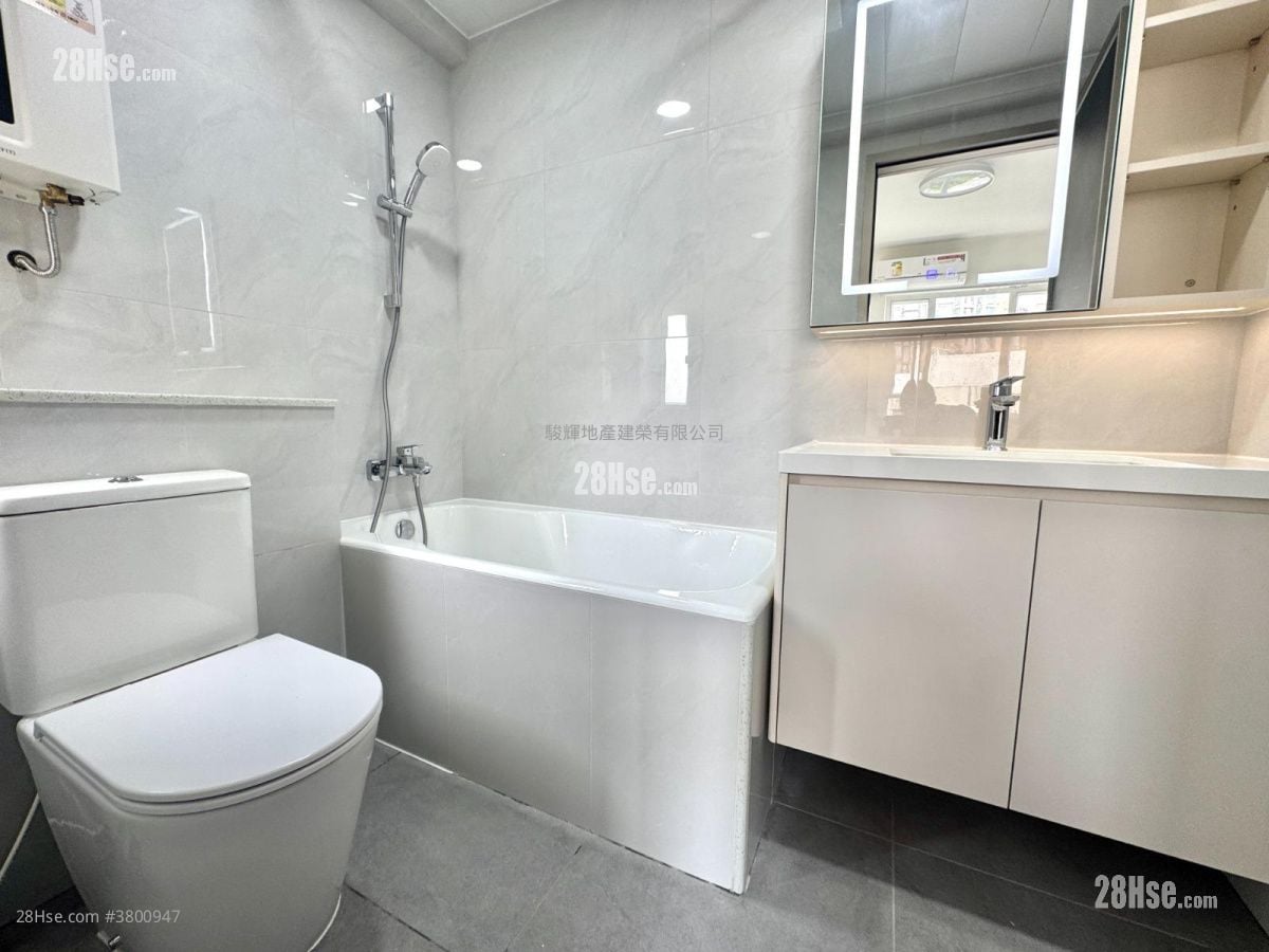 South Court Rental 3 Bedrooms , 2 Bathrooms 932 ft²