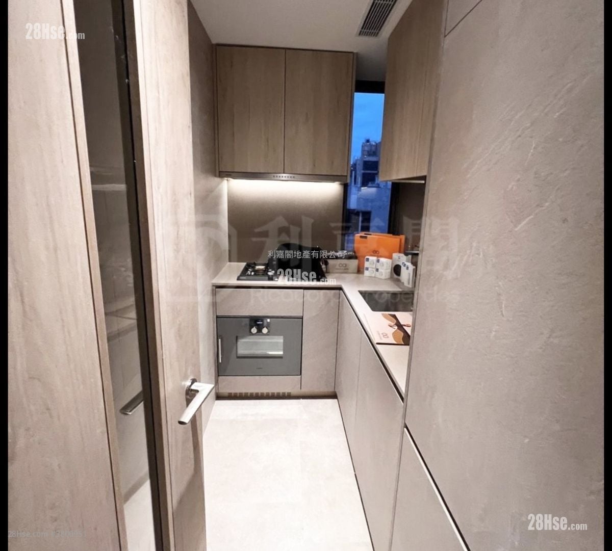 101 Kings Road Rental 3 Bedrooms , 1 Bathroom 568 ft²