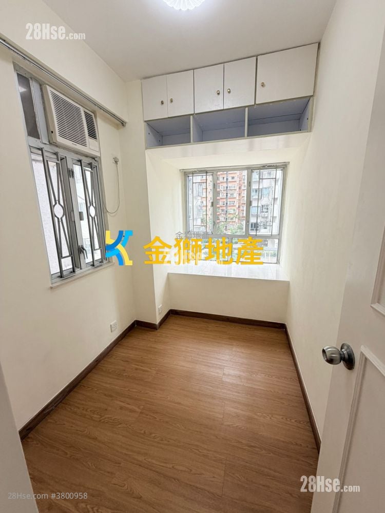 Golden Lion Garden Rental 270 ft²