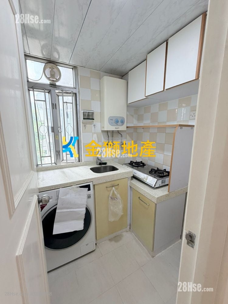 Golden Lion Garden Rental 270 ft²