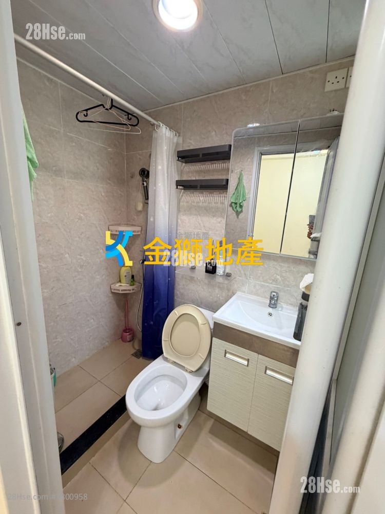 Golden Lion Garden Rental 270 ft²