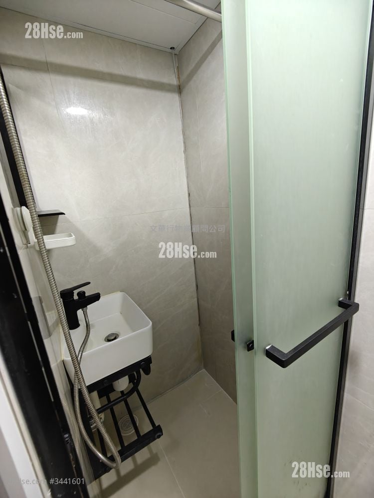 Nearby Chatham Road South Rental Studio , 1 Bathroom 100 ft²