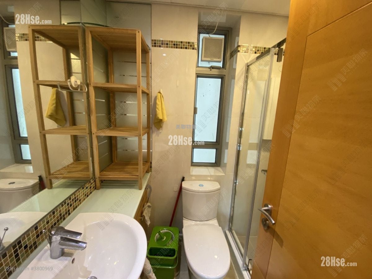 bathroom: No.26 Kimberley Road Rental 2 Bedrooms , 1 Bathroom 524 ft²