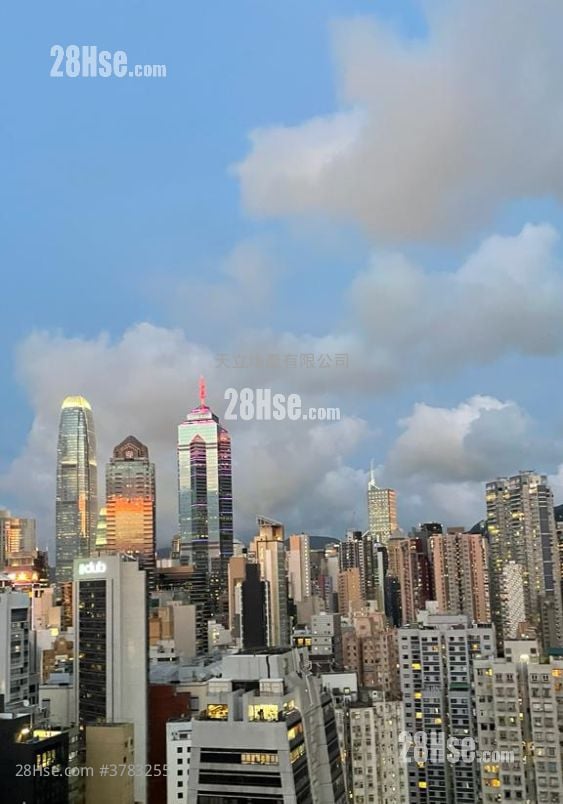 Queen's Terrace Rental 3 Bedrooms , 1 Bathroom 518 ft²