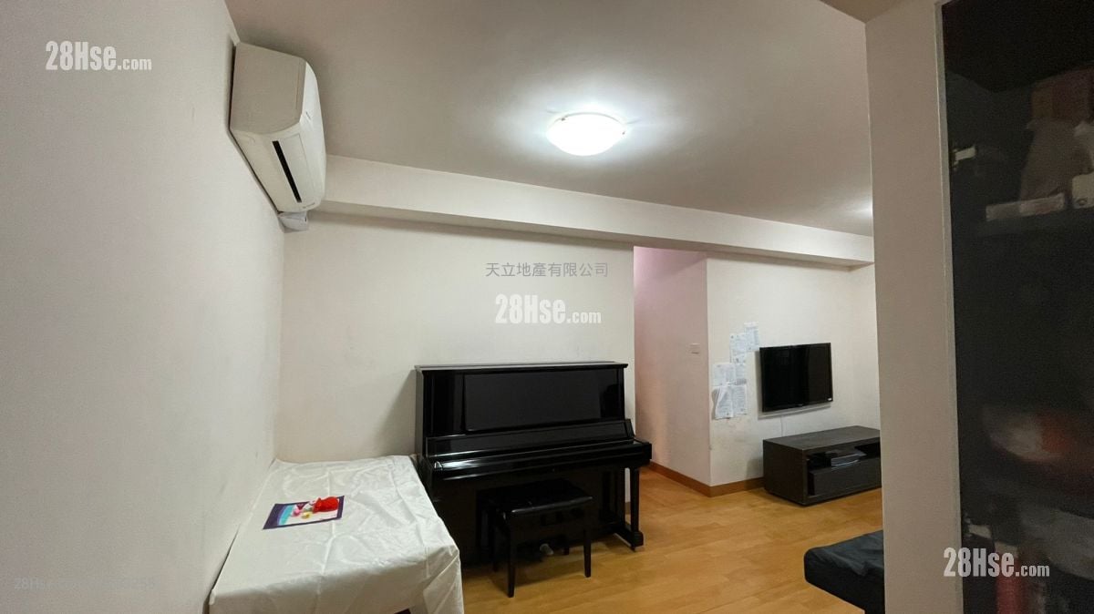 Queen's Terrace Rental 3 Bedrooms , 1 Bathroom 518 ft²