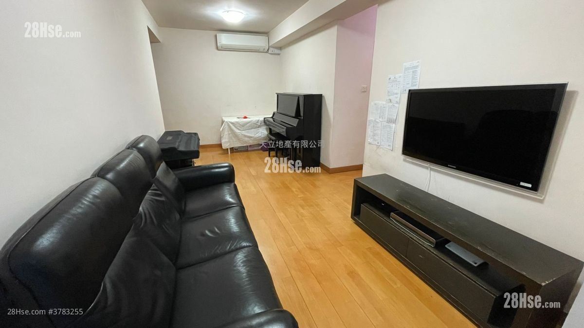 Queen's Terrace Rental 3 Bedrooms , 1 Bathroom 518 ft²