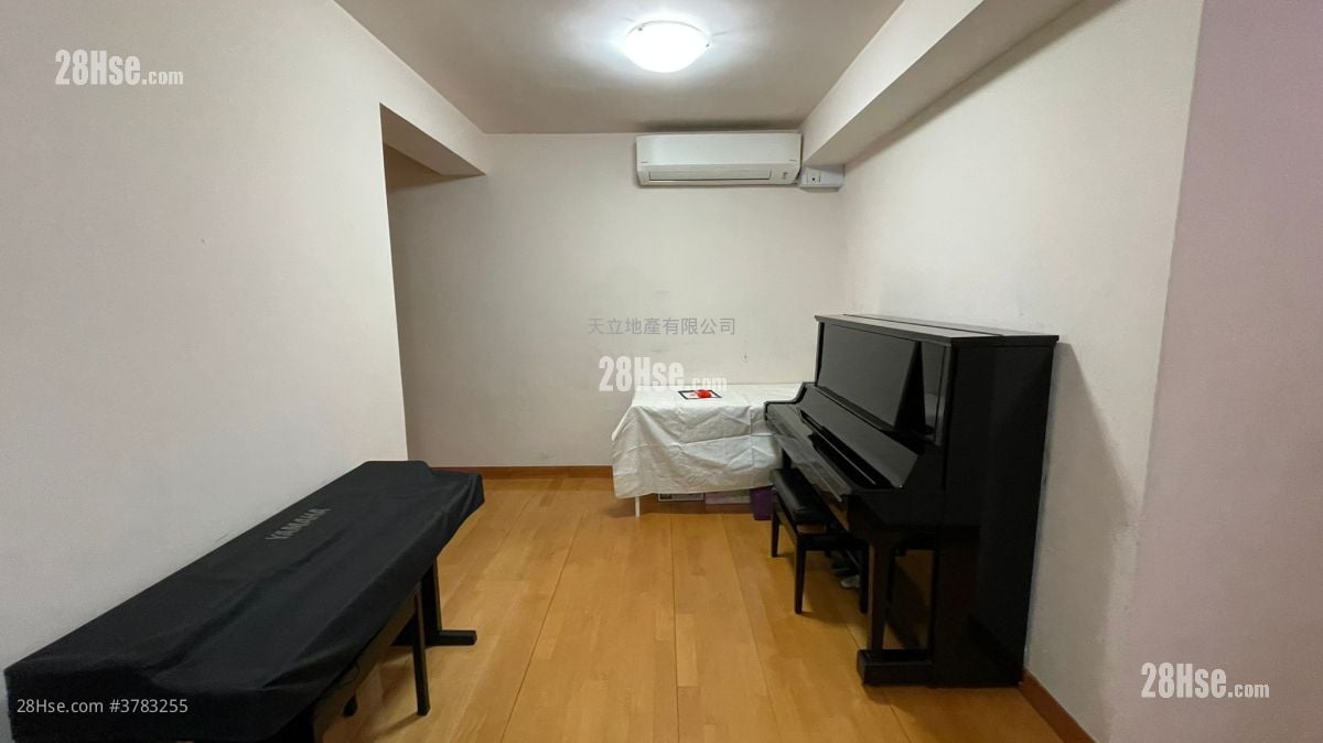 Queen's Terrace Rental 3 Bedrooms , 1 Bathroom 518 ft²