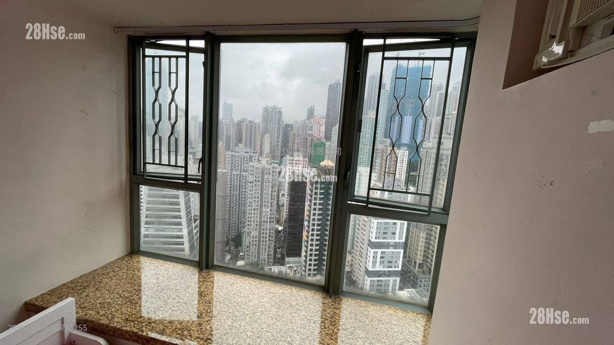 Queen's Terrace Rental 3 Bedrooms , 1 Bathroom 518 ft²