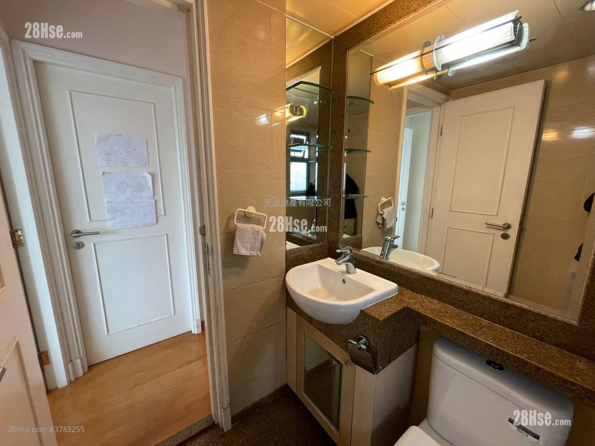 Queen's Terrace Rental 3 Bedrooms , 1 Bathroom 518 ft²