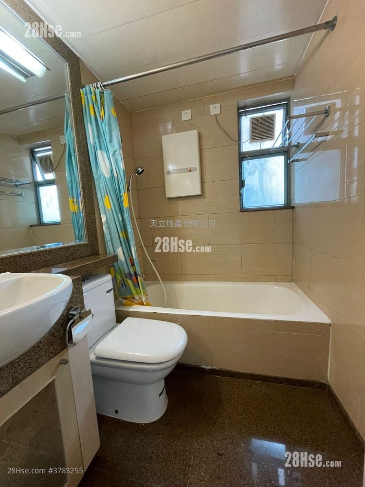 Queen's Terrace Rental 3 Bedrooms , 1 Bathroom 518 ft²