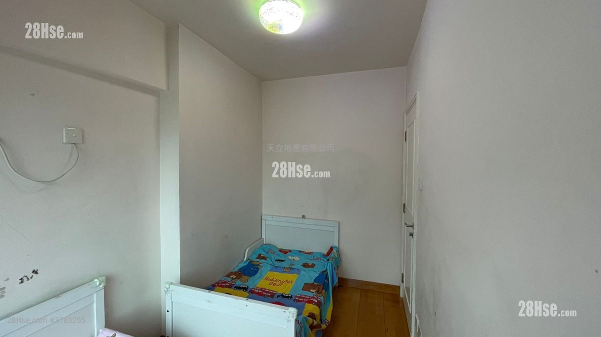 Queen's Terrace Rental 3 Bedrooms , 1 Bathroom 518 ft²