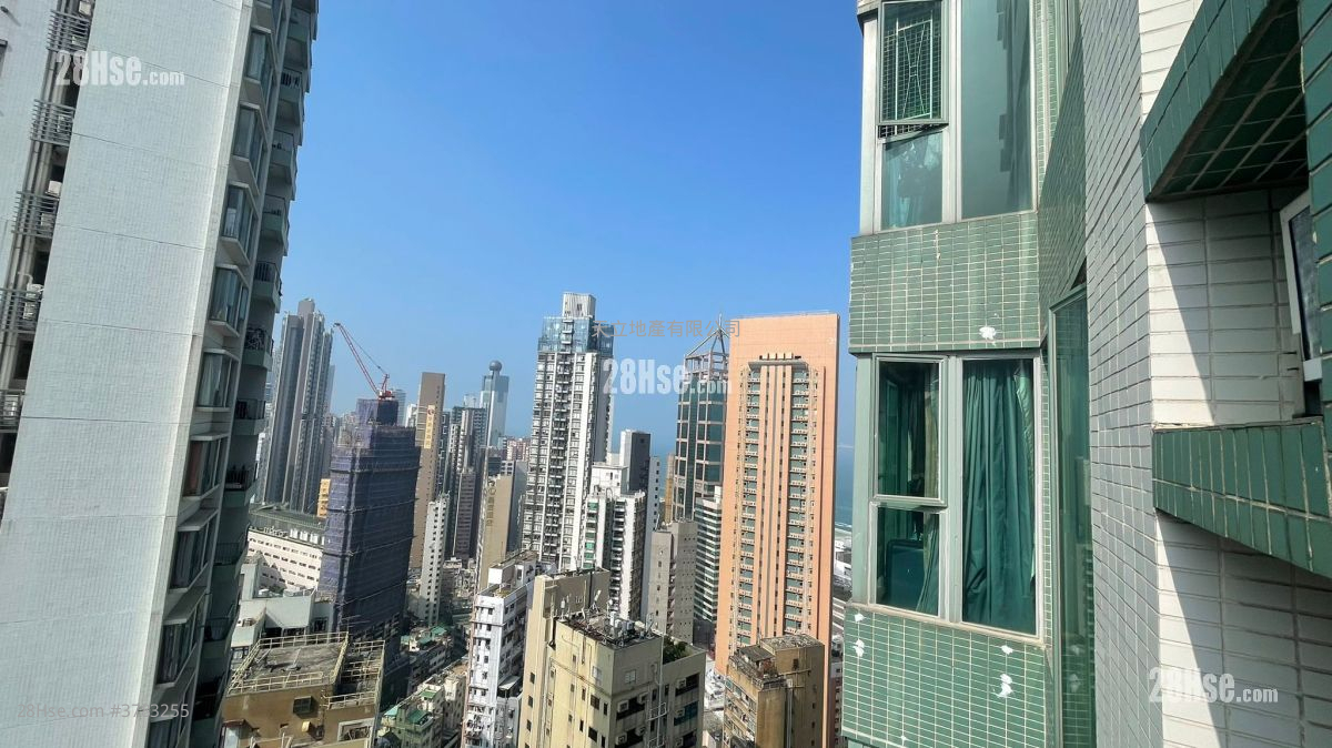 Queen's Terrace Rental 3 Bedrooms , 1 Bathroom 518 ft²