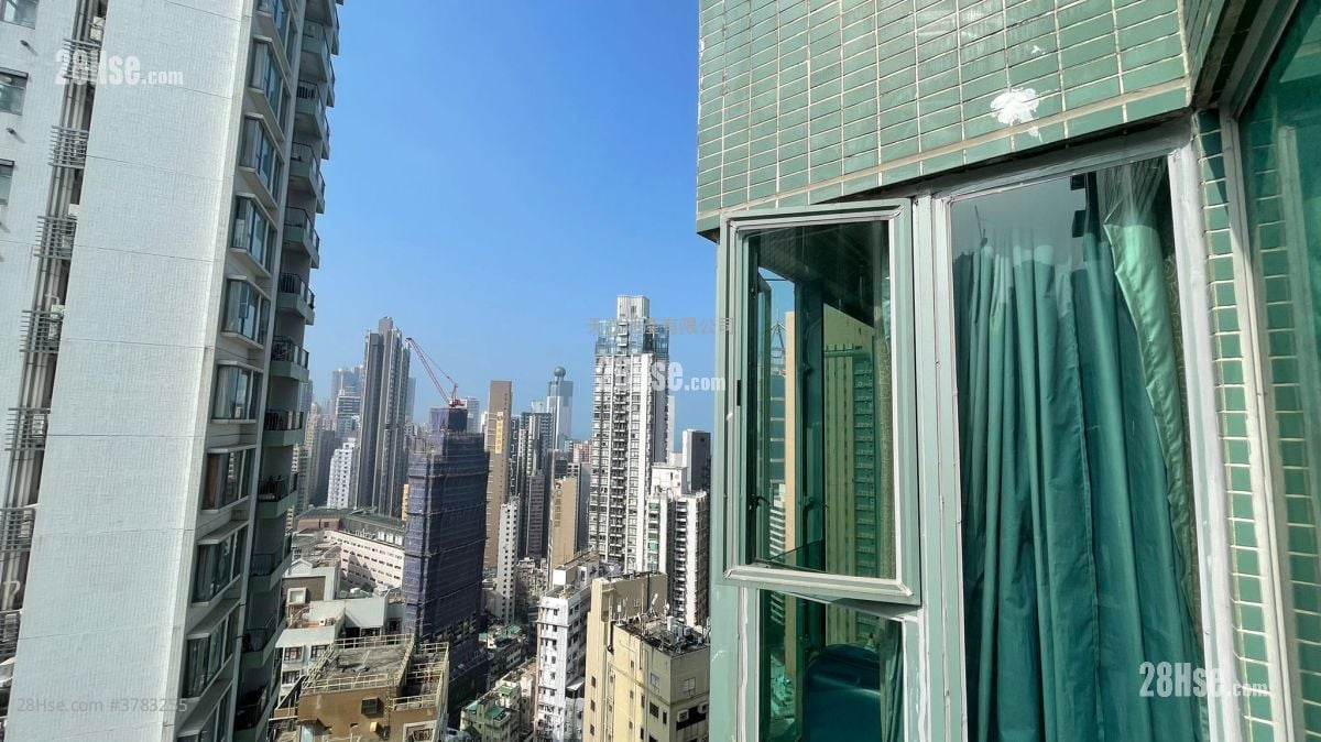 Queen's Terrace Rental 3 Bedrooms , 1 Bathroom 518 ft²