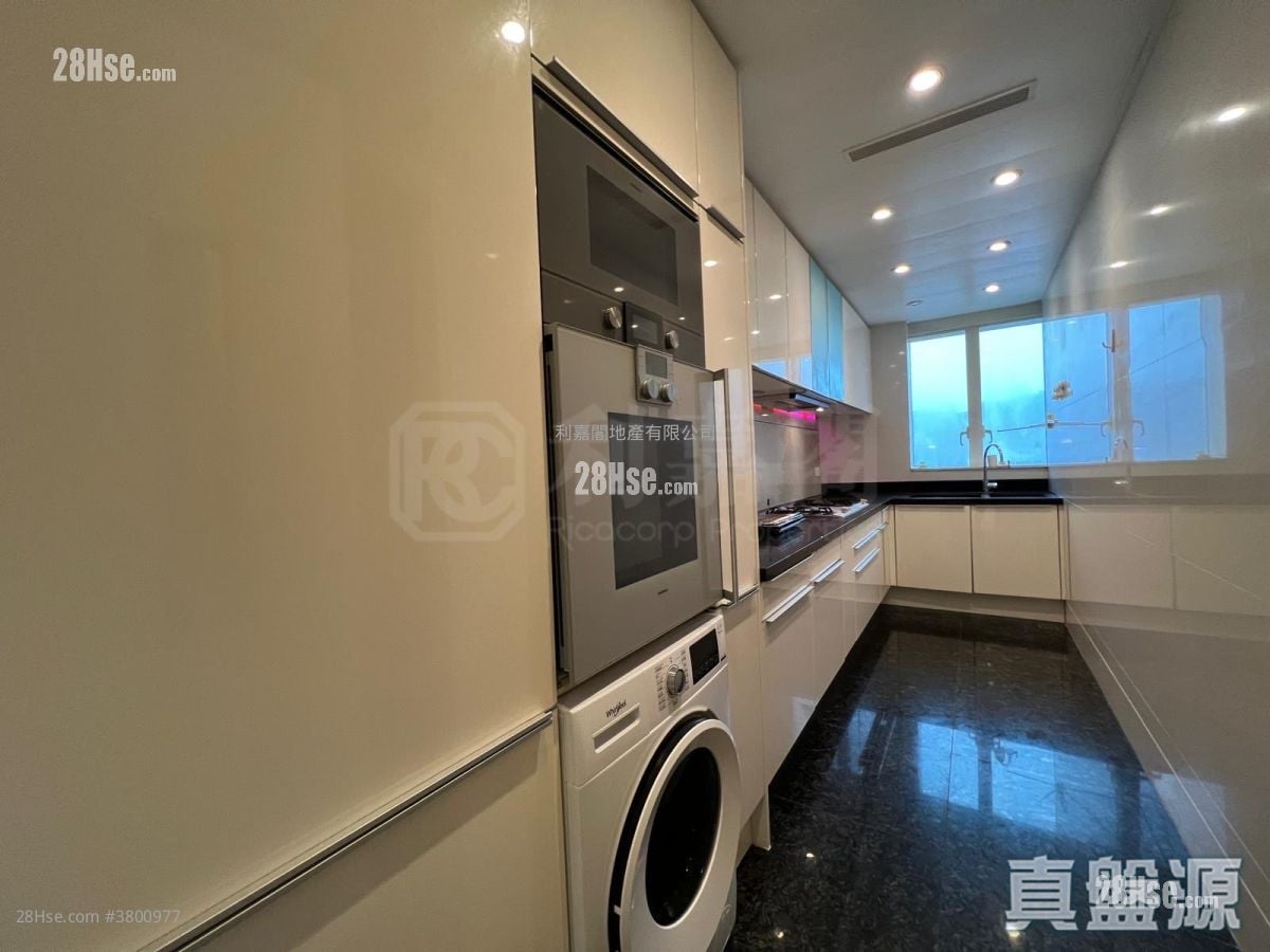 The Masterpiece Rental 1,466 ft²