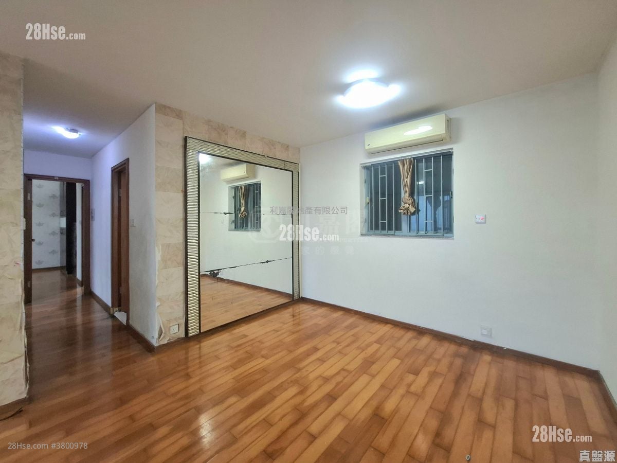 Seaview Crescent Sell 3 Bedrooms , 3 Bathrooms 854 ft²