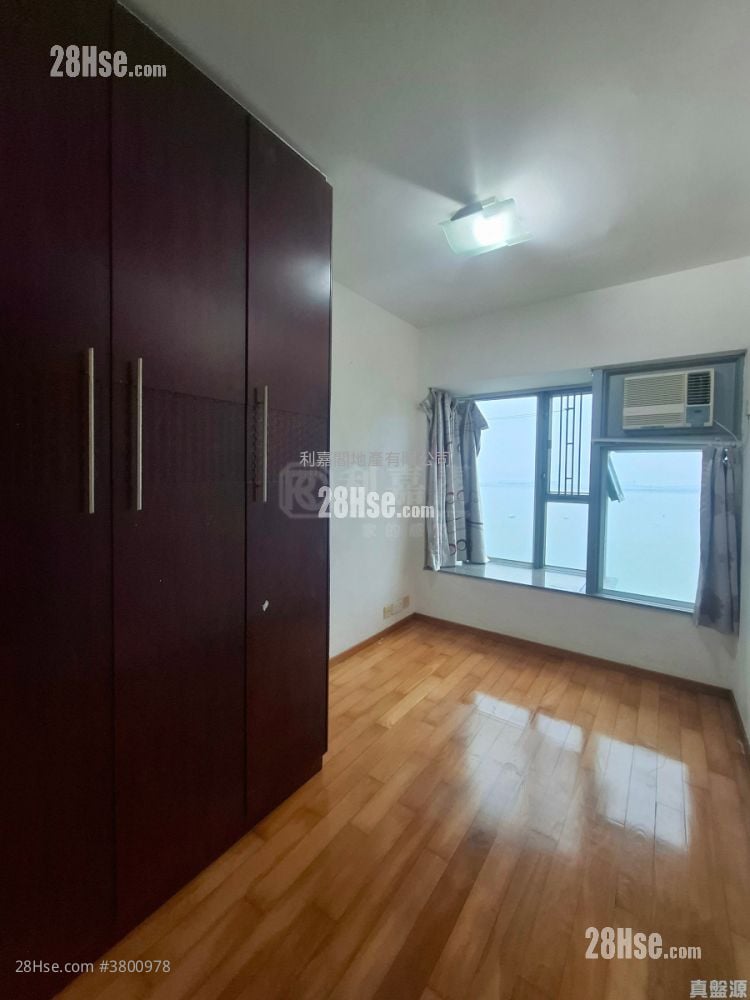 Seaview Crescent Sell 3 Bedrooms , 3 Bathrooms 854 ft²