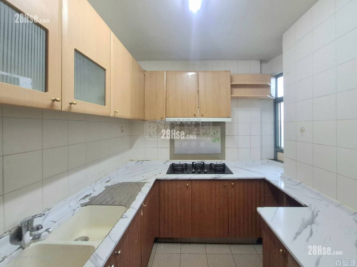 Seaview Crescent Sell 3 Bedrooms , 3 Bathrooms 854 ft²