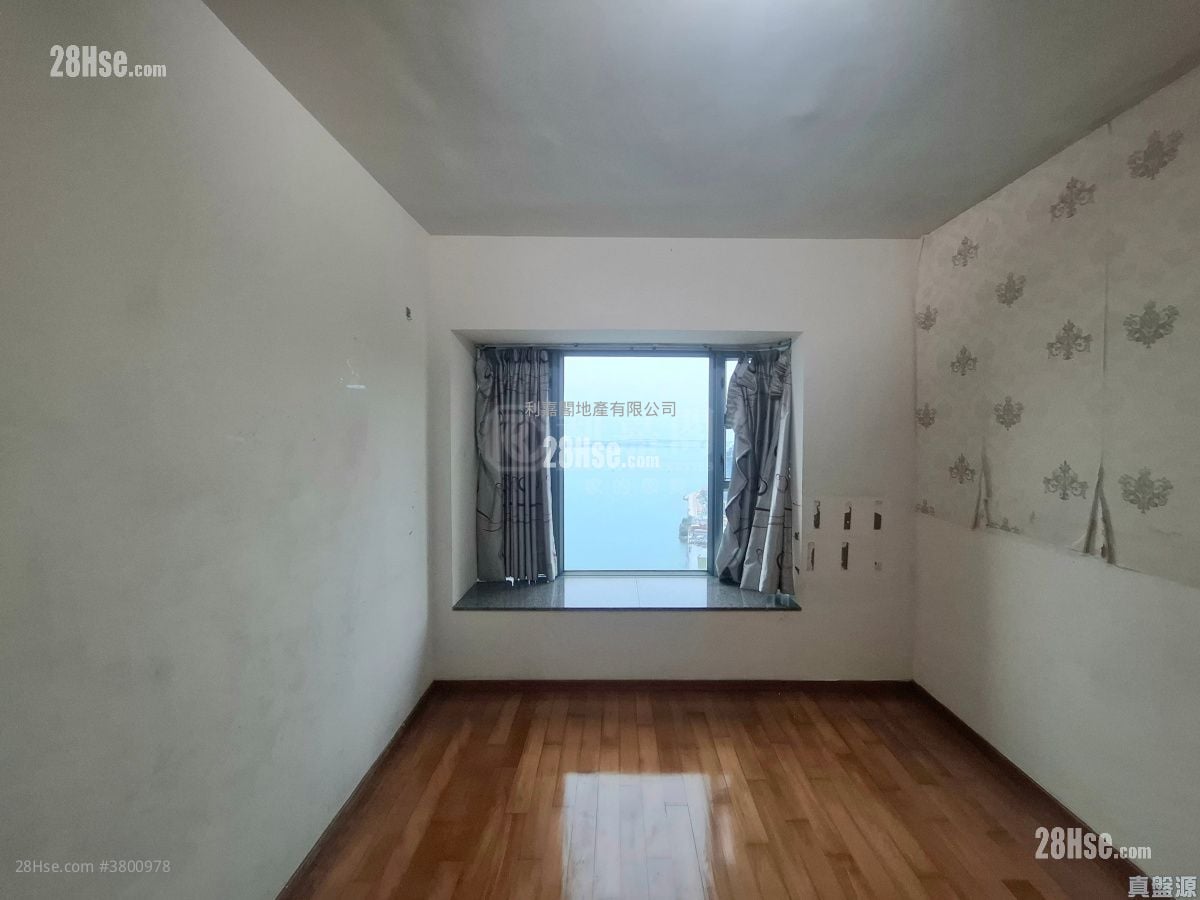 Seaview Crescent Sell 3 Bedrooms , 3 Bathrooms 854 ft²