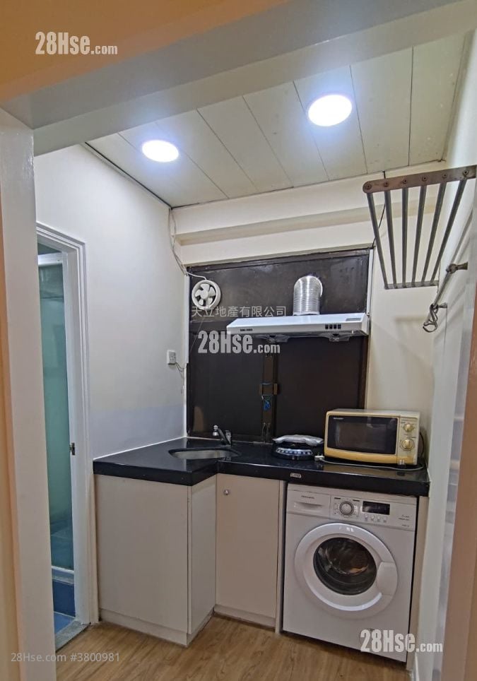 Tak Fung Building Rental 2 Bedrooms , 1 Bathroom 550 ft²