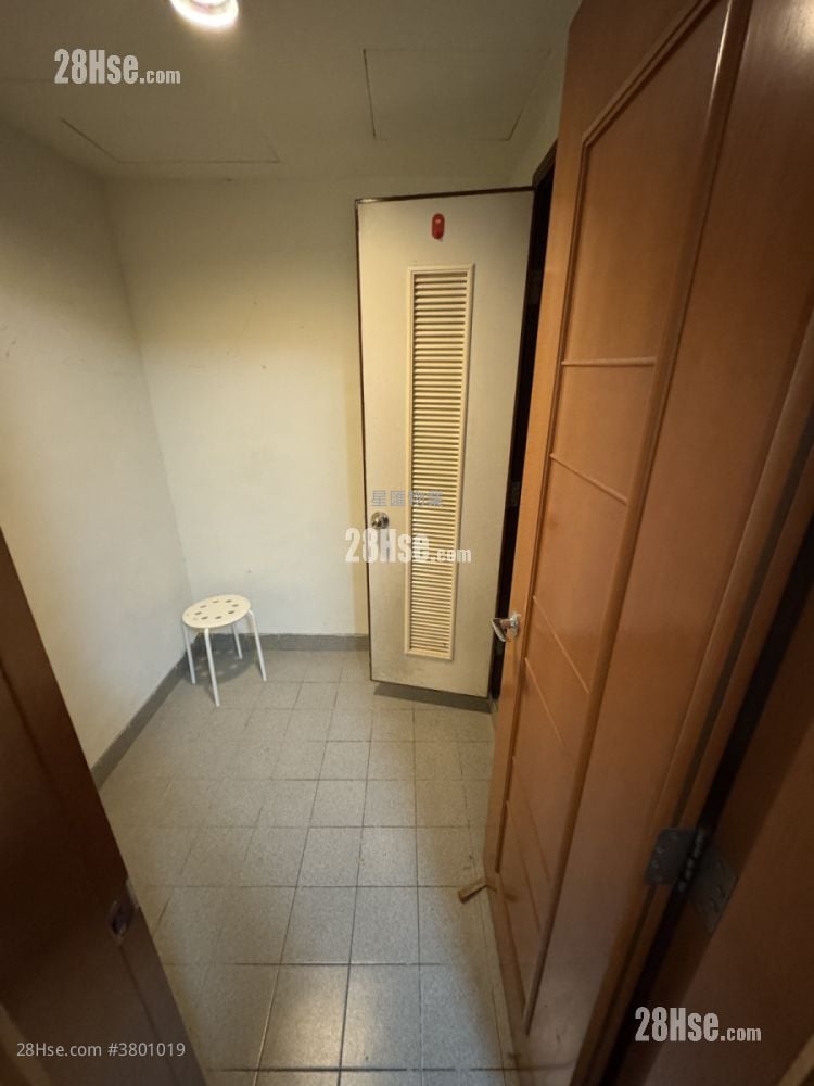 Royal Peninsula Sell 4 Bedrooms , 3 Bathrooms 962 ft²