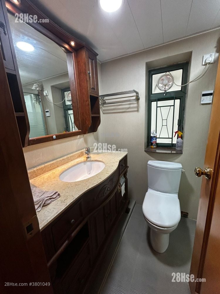 Majestic Park Rental 3 Bedrooms , 2 Bathrooms 800 ft²