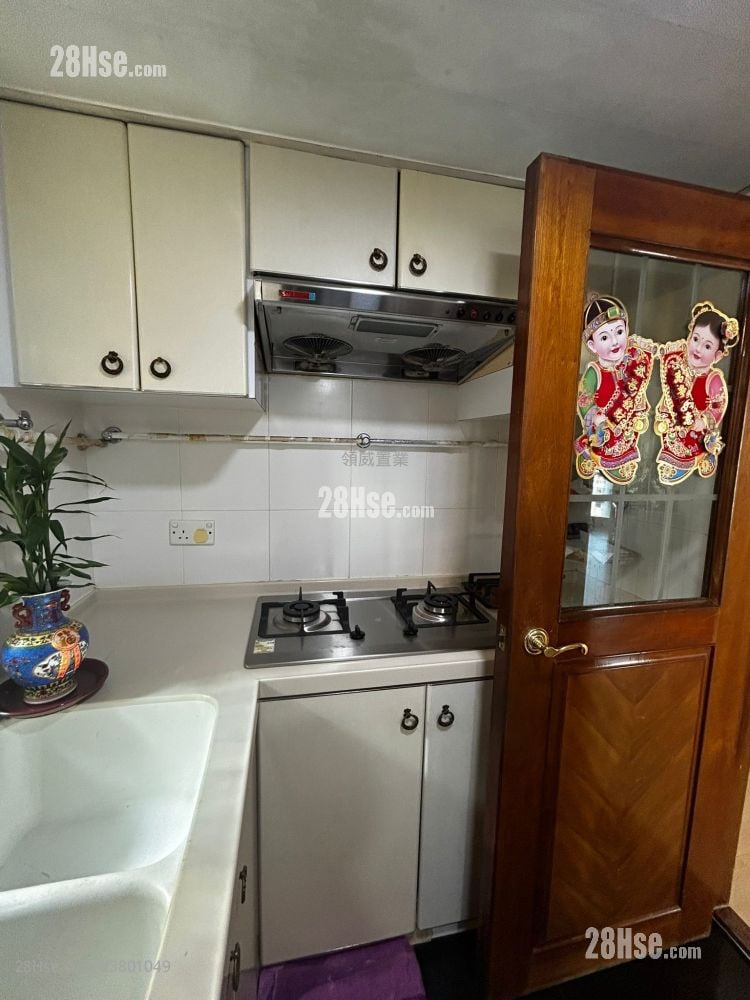 Majestic Park Rental 3 Bedrooms , 2 Bathrooms 800 ft²