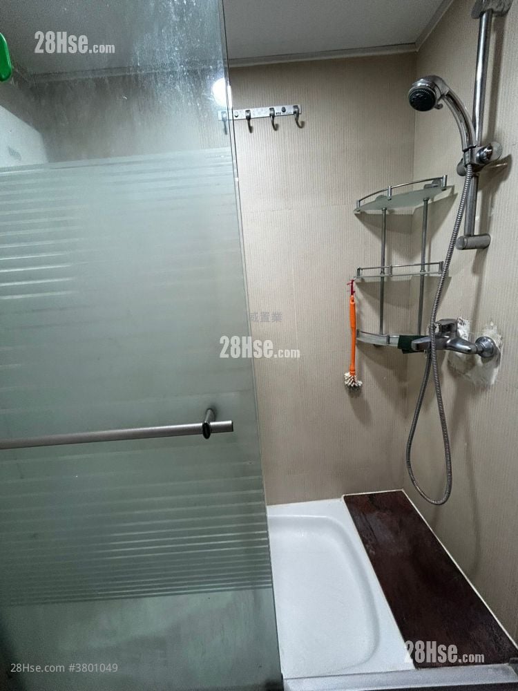 Majestic Park Rental 3 Bedrooms , 2 Bathrooms 800 ft²