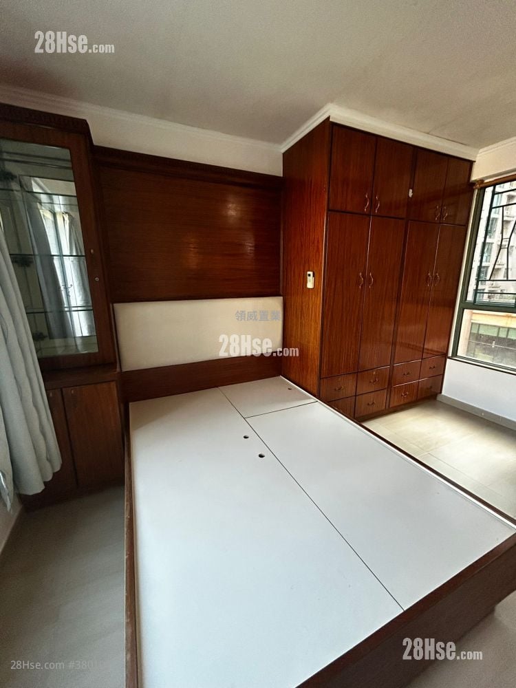 Majestic Park Rental 3 Bedrooms , 2 Bathrooms 800 ft²