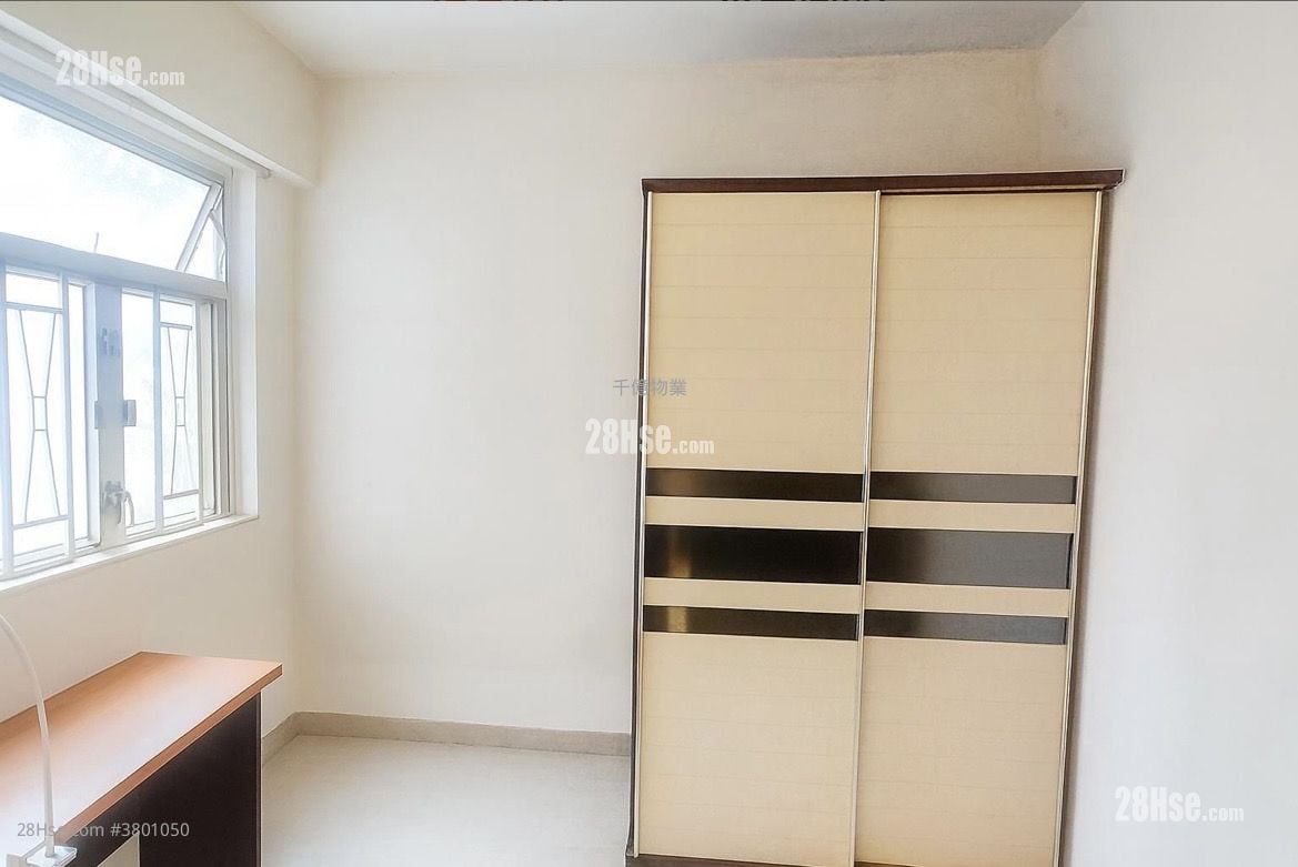 Ka Wui Building Sell 3 Bedrooms , 1 Bathroom 360 ft²