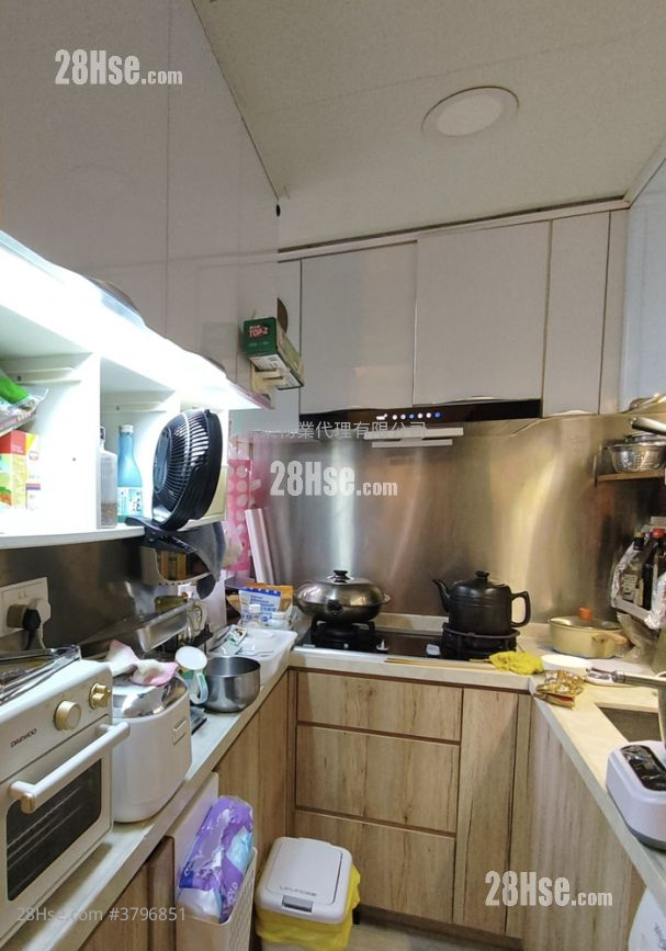 Hoi Lok Court Sell 3 Bedrooms 480 ft²