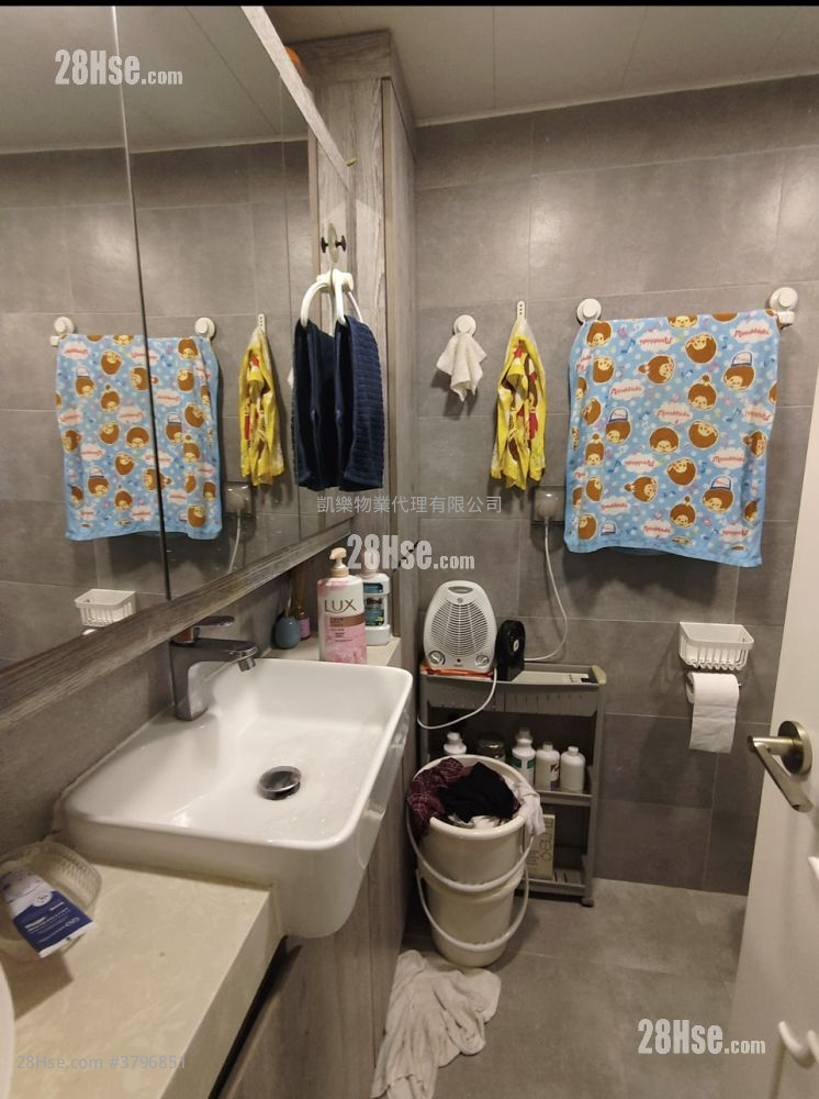 Hoi Lok Court Sell 3 Bedrooms 480 ft²