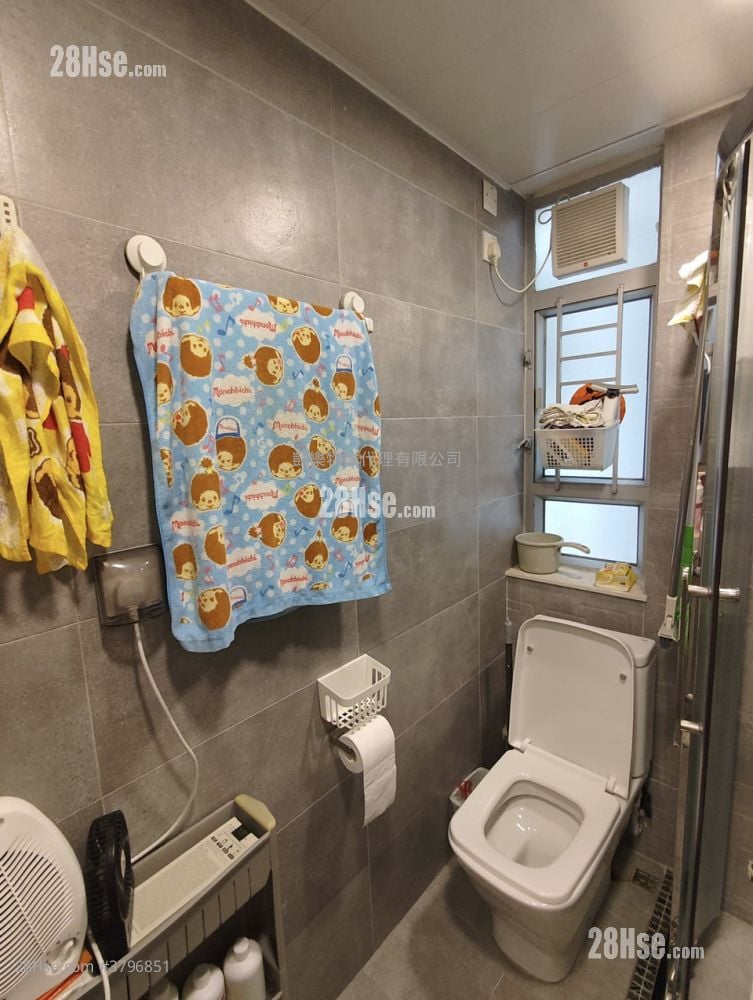 Hoi Lok Court Sell 3 Bedrooms 480 ft²