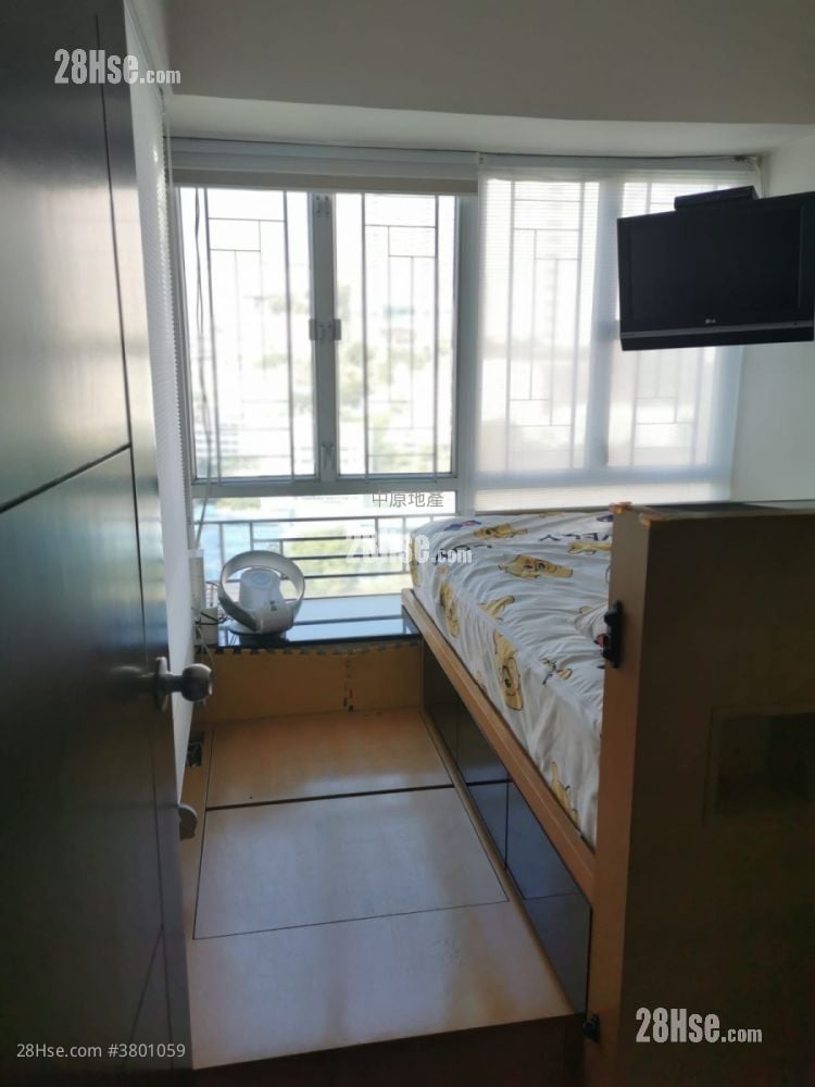 Kwai Chung Plaza Sell 3 Bedrooms , 2 Bathrooms 536 ft²
