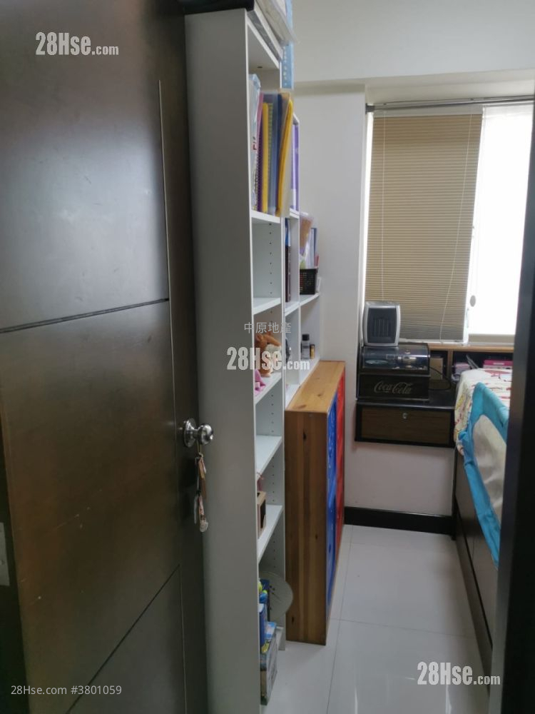 Kwai Chung Plaza Sell 3 Bedrooms , 2 Bathrooms 536 ft²