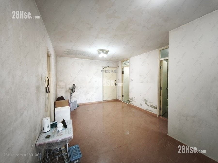 Tin Shing Court Sell 2 Bedrooms 539 ft²