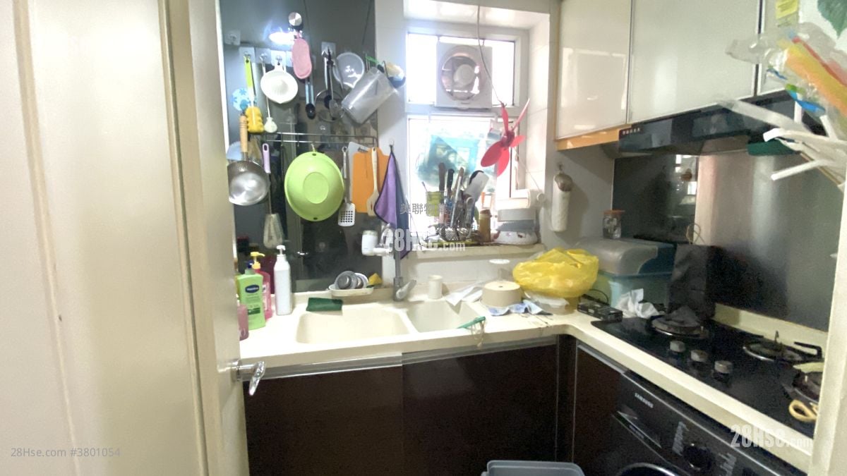 Central Park Towers Sell 3 Bedrooms , 2 Bathrooms 668 ft²