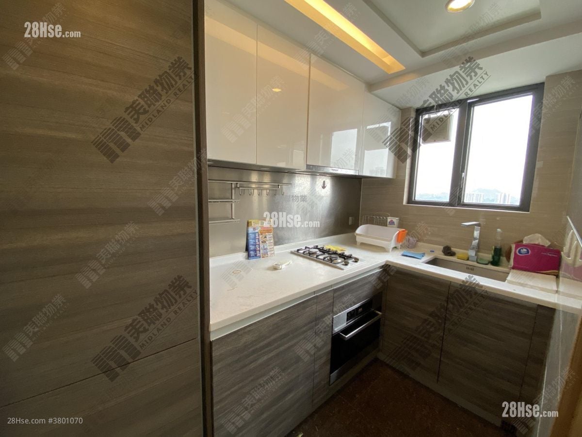 kitchen: Park Signature Sell 1 Bathroom 272 ft²