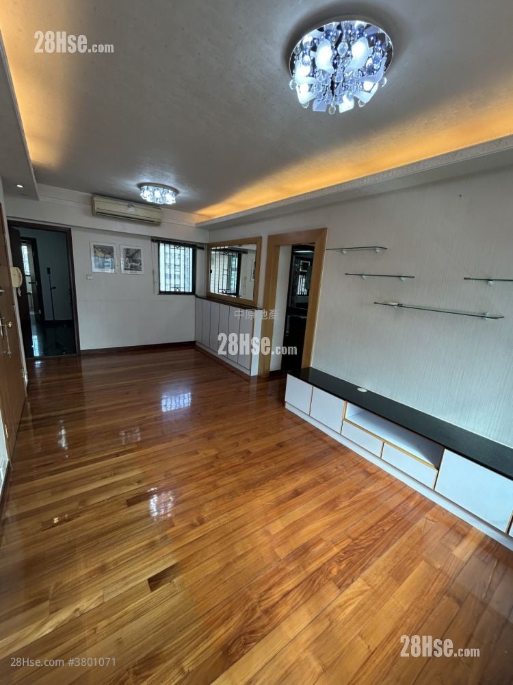 Hop Yick Plaza Sell 3 Bedrooms , 3 Bathrooms 844 ft²