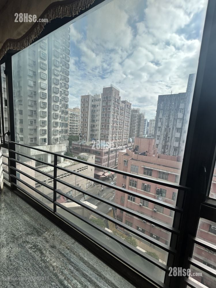 Hop Yick Plaza Sell 3 Bedrooms , 3 Bathrooms 844 ft²